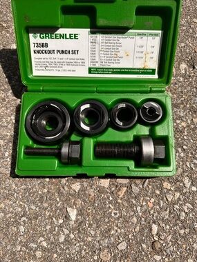 Greenlee 735BB Knockout Punch Set - Green Case with Black Dies